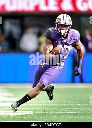 26. September 2015.. Washington Huskies Fullback Dwayne Washington #12 im Kampf gegen die California Golden Bears im Husky Stadium in Seattle, WA. Kalifornien besiegt Washington 30 - 24. George Holland / Cal Sport Media.(Bild: © George Holland/CSM via ZUMA Wire) Stockfoto