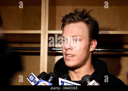 18. September 2015 – Boston, Massachusetts, USA – Boston Bruins Linksflügel David Pastrnak (88) beantwortet Fragen der Medien im Boston Bruins Trainingscamp im TD Garden in Boston, Massachusetts. Eric Canha/CSM(Bild: © Eric Canha/CSM via ZUMA Wire) Stockfoto