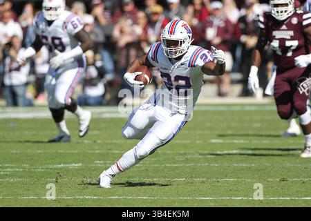 16. Oktober 2015: Louisiana Tech Bulldogs Running Back Jarred Craft (22) läuft während des NCAA Football-Spiels zwischen den Mississippi State Bulldogs und den Louisiana Tech Bulldogs im Davis Wade Stadium in Starkville, MS. Chuck Lick/CSM(Kreditbild: © Chuck Lick/CSM via ZUMA Wire) Stockfoto