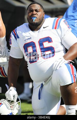 16. Oktober 2015: Louisiana Tech Bulldogs Defensive Tackle Tyler Porter (96) sieht eine Wiederholung auf der Anzeigetafel während des NCAA Football-Spiels zwischen den Mississippi State Bulldogs und den Louisiana Tech Bulldogs im Davis Wade Stadium in Starkville, MS. Chuck Lick/CSM(Kreditbild: © Chuck Lick/CSM via ZUMA Wire) Stockfoto
