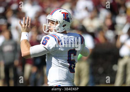 16. Oktober 2015: Louisiana Tech Bulldogs Quarterback Jeff Driskel (6) liefert einen Pass während des NCAA Football Spiels zwischen den Mississippi State Bulldogs und den Louisiana Tech Bulldogs im Davis Wade Stadium in Starkville, MS. Chuck Lick/CSM(Kreditbild: © Chuck Lick/CSM via ZUMA Wire) Stockfoto