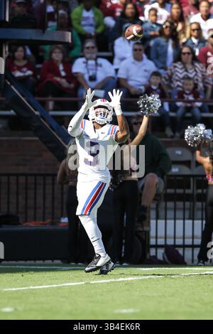 16. Oktober 2015: Paul Turner (3) holt sich einen Touchdown-Pass während des NCAA Football-Spiels zwischen den Mississippi State Bulldogs und den Louisiana Tech Bulldogs im Davis Wade Stadium in Starkville, MS. Chuck Lick/CSM(Kreditbild: © Chuck Lick/CSM via ZUMA Wire) Stockfoto