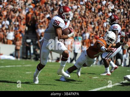 10. Oktober 2015: Oklahoma Sooners laufen zurück Alex Ross #28 im NCAA Red River Showdown Football Spiel zwischen den Oklahoma Sooners und den Texas Longhorns im Cotton Bowl Stadium in Dallas, Texas, besiegte Oklahoma 24-17 Albert Pena/CSM(Credit Image: © Albert Pena/CSM via ZUMA Wire) Stockfoto