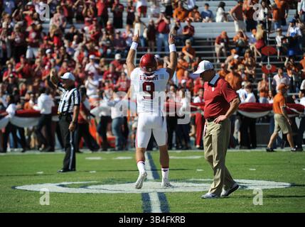 10. Oktober 2015: Oklahoma Sooners Quarterback Trevor Knight #9 im NCAA Red River Showdown Football Spiel zwischen den Oklahoma Sooners und den Texas Longhorns im Cotton Bowl Stadium in Dallas, Texas, besiegte Oklahoma 24-17 Albert Pena/CSM(Credit Image: © Albert Pena/CSM via ZUMA Wire) Stockfoto