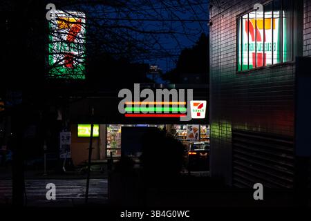 Seattle, USA. 30. März 2025. S7 Eleven auf dem Capitol Hill. Stockfoto