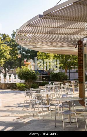 19. September 2015 - Greenville, SC, Vereinigte Staaten von Amerika - Cafés im Freien entlang der Main Street im Peace Center in Downtown Greenville, South Carolina. (Bild: © Richard Ellis Via ZUMA Wire) Stockfoto