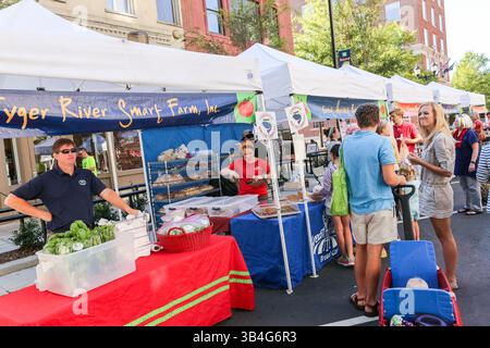 19. September 2015 - Greenville, SC, Vereinigte Staaten von Amerika - der Bauernmarkt entlang der Main Street im Zentrum von Greenville, South Carolina. (Bild: © Richard Ellis Via ZUMA Wire) Stockfoto
