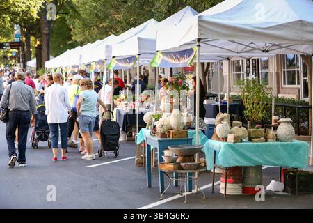 19. September 2015 - Greenville, SC, Vereinigte Staaten von Amerika - der Bauernmarkt entlang der Main Street im Zentrum von Greenville, South Carolina. (Bild: © Richard Ellis Via ZUMA Wire) Stockfoto
