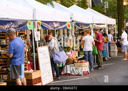 19. September 2015 - Greenville, SC, Vereinigte Staaten von Amerika - der Bauernmarkt entlang der Main Street im Zentrum von Greenville, South Carolina. (Bild: © Richard Ellis Via ZUMA Wire) Stockfoto