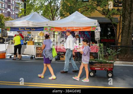 19. September 2015 - Greenville, SC, Vereinigte Staaten von Amerika - der Bauernmarkt entlang der Main Street im Zentrum von Greenville, South Carolina. (Bild: © Richard Ellis Via ZUMA Wire) Stockfoto