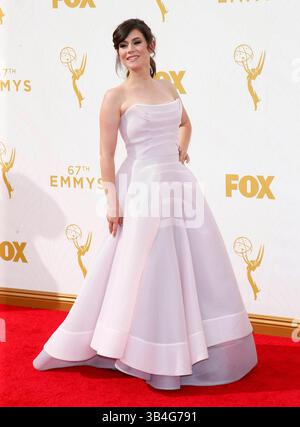 September 2015 – Los Angeles, Kalifornien, USA – Yael Stone kommt bei den 67. Primetime Emmy Awards im Microsoft Theater in Los Angeles an. (Bild: © Danny Moloshok/AP/Pool Via ZUMA Wire/ZUMAPRESS.com) Stockfoto