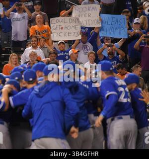 30. September 2015 - Baltimore, MD, USA - die Fans der Toronto Blue Jays halten Schilder, während ihr Team am Mittwoch, 30. September 2015, die Eroberung des A.L. East Wennants mit einem Sieg von 15-2 gegen die Baltimore Orioles im ersten Doppelspiel im Oriole Park in Camden Yards in Baltimore feiert. (Bild: © Karl Merton Ferron/TNS via ZUMA Wire) Stockfoto