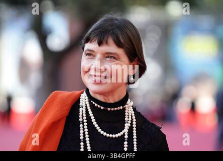 Oktober 2015 - Rom, Italien - ISABELLA ROSSELLINI auf dem roten Teppich beim Filmfestival in Rom 2015. (Foto: © Evandro Inetti Via ZUMA Wire) Stockfoto