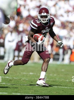 16. Oktober 2015: DUPLIKAT****Mississippi State Bulldogs Running Back Brandon Holloway (10) sucht während des NCAA Football-Spiels zwischen den Mississippi State Bulldogs und den Louisiana Tech Bulldogs im Davis Wade Stadium in Starkville, MS. Chuck Lick/CSM(Kreditbild: © Chuck Lick/CSM via ZUMA Wire) Stockfoto