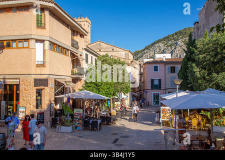 Restaurants am Fuße der Treppe in der Stadt Pollenca auf Mallorca, Spanien Stockfoto