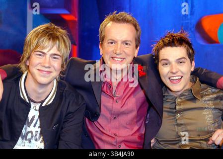 November 30, 2003 - London, Großbritannien - K34346.***EXKLUSIV***.JAMES BOURNE & MATT JAY -BUSTED.''FRANK SKINNER SHOW''.-UK TV SHOW.Â ©ELLIS O'BRIEN/linkUK/(Credit Image: © Globe Photos/ZUMAPRESS.com) Stockfoto