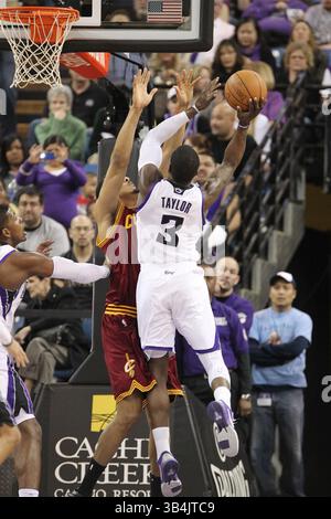 16. März 2011: Jermaine Taylor (3), der Garant der Sacramento Kings, wirft während des NBA-Basketballspiels zwischen den Cleveland Cavaliers und den Sacramento Kings im Power Balance Pavilion in Sacramento, Kalifornien, einen Schuss. Die Sacramento Kings führten die Cleveland Cavaliers in der Halbzeit von 51 bis 45 an. (Bild: © Christopher Trim/Cal Sport Media/ZUMAPRESS.com) Stockfoto