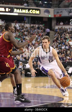 16. März 2011: Beno Udrih (19) fährt während des NBA-Basketballspiels zwischen den Cleveland Cavaliers und den Sacramento Kings im Power Balance Pavilion in Sacramento, Kalifornien, zum Korb. Die Cleveland Cavaliers besiegten die Sacramento Kings von 97 bis 93. (Bild: © Christopher Trim/Cal Sport Media/ZUMAPRESS.com) Stockfoto