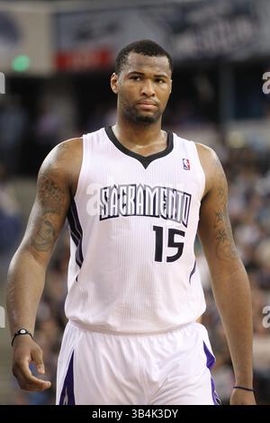 16. März 2011: Sacramento Kings Power Stürmer DeMarcus Cousins (15) betreten das Spielfeld während des NBA Basketballspiels zwischen den Cleveland Cavaliers und den Sacramento Kings im Power Balance Pavilion in Sacramento, Kalifornien. Die Cleveland Cavaliers besiegten die Sacramento Kings von 97 bis 93. (Bild: © Christopher Trim/Cal Sport Media/ZUMAPRESS.com) Stockfoto