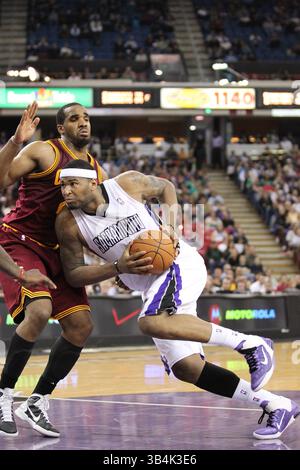 16. März 2011: Die Sacramento Kings machen den Stürmer DeMarcus Cousins (15) im NBA-Basketballspiel zwischen den Cleveland Cavaliers und den Sacramento Kings im Power Balance Pavilion in Sacramento, Kalifornien. Die Cleveland Cavaliers besiegten die Sacramento Kings von 97 bis 93. (Bild: © Christopher Trim/Cal Sport Media/ZUMAPRESS.com) Stockfoto