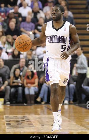 16. März 2011: Sacramento Kings Point Guard Pooh Jeter (5) bringt den Ball während des NBA Basketballspiels zwischen den Cleveland Cavaliers und den Sacramento Kings im Power Balance Pavilion in Sacramento, Kalifornien. Die Cleveland Cavaliers besiegten die Sacramento Kings von 97 bis 93. (Bild: © Christopher Trim/Cal Sport Media/ZUMAPRESS.com) Stockfoto