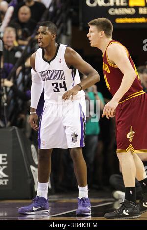 16. März 2011: Das Sacramento Kings Center Jason Thompson (34) bereitet sich darauf vor, während des NBA-Basketballspiels zwischen den Cleveland Cavaliers und den Sacramento Kings im Power Balance Pavilion in Sacramento, Kalifornien, einen Pick zu setzen. Die Cleveland Cavaliers besiegten die Sacramento Kings von 97 bis 93. (Bild: © Christopher Trim/Cal Sport Media/ZUMAPRESS.com) Stockfoto