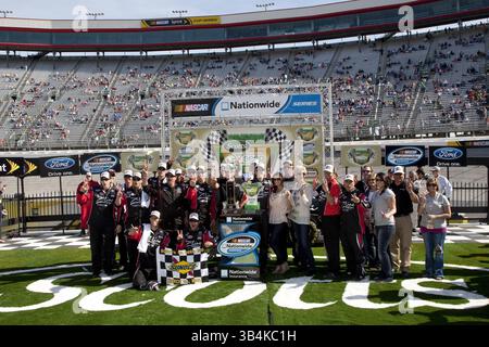 Bristol, TN - 19. März 2011: Kyle Busch (18) gewinnt das Scotts EZ Seed 300 Rennen auf dem Bristol Motor Speedway in Bristol, TN.(Bild: © ASP/Cal Sport Media/ZUMAPRESS.com) Stockfoto