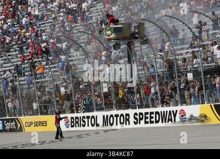 Bristol, TN - 19. März 2011: Kyle Busch (18) gewinnt das Scotts EZ Seed 300 Rennen auf dem Bristol Motor Speedway in Bristol, TN.(Bild: © ASP/Cal Sport Media/ZUMAPRESS.com) Stockfoto