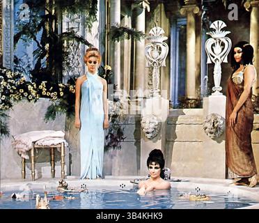 DATEIFOTO - ELIZABETH TAYLOR, 79, die Oscar-prämierte Filmgöttin und Pionierin der AIDS-Aktivistin, deren Ehen, Scheidungen und todbringende Exploits ihren Filmen für das Drama trotzten, konkurrierten am 23. März 2011 an kongestiver Herzinsuffizienz starb. VERÖFFENTLICHT: 1963 - Cleopatra. ABBILDUNG: ELIZABETH TAYLOR (Bild: © 20th Century Fox/Entertainment Pictures/ZUMAPRESS.com) Stockfoto
