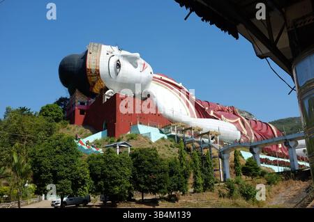 Der riesige liegende buddha in Win sein Taw Ya außerhalb von Mawlamyine, Mon State, Myanmar, Mudon, Mon State, Myanmar, Birma Stockfoto