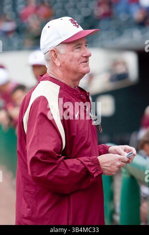 29. März 2011: Mike Martin, Cheftrainer der Florida State Seminoles, spricht mit der Menge, bevor die Florida Gators und Florida State Seminoles auf dem Baseballgelände von Jacksonville in Jacksonville, Florida, spielten. Florida State besiegte Florida mit 5:2. (Bild: © Gray Quetti/Cal Sport Media/ZUMAPRESS.com) Stockfoto