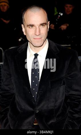 7. JANUAR 2003: LONDON, GROSSBRITANNIEN: DANIEL DAY LEWIS. PREMIERE VON „GANGS OF NEW YORK“ IM EMPIRE-KINO IN LONDON..K28467 07/01/03. PAUL HENNESSY/LINKUK/2003(Kreditbild: © Globe Photos/ZUMAPRESS.com) Stockfoto