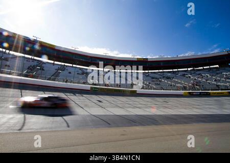 BRISTOL, TN - 19. März 2011: Die Teams des NASCAR Sprint Cup gehen auf die Rennstrecke für das Jeff Byrd 500 Training auf dem Bristol Motor Speedway in Bristol, TN.(Credit Image: © ASP/Cal Sport Media/ZUMAPRESS.com) Stockfoto