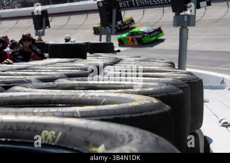 BRISTOL, TN - 19. März 2011: Die Teams der NASCAR Nationwide Series gehen auf die Rennstrecke für den Scotts EZ Seed 300 auf dem Bristol Motor Speedway in Bristol, TN.(Credit Image: © ASP/Cal Sport Media/ZUMAPRESS.com) Stockfoto