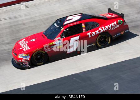 BRISTOL, TN - 19. März 2011: Die Teams der NASCAR Nationwide Series gehen auf die Rennstrecke für den Scotts EZ Seed 300 auf dem Bristol Motor Speedway in Bristol, TN.(Credit Image: © ASP/Cal Sport Media/ZUMAPRESS.com) Stockfoto