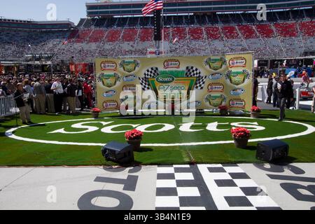 BRISTOL, TN - 19. März 2011: Vor dem Rennen werden vor dem Scotts EZ Seed 300 auf dem Bristol Motor Speedway in Bristol, TN, Zeremonien abgehalten.(Bild: © ASP/Cal Sport Media/ZUMAPRESS.com) Stockfoto