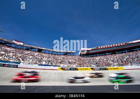 BRISTOL, TN - 19. März 2011: Die Teams der NASCAR Nationwide Series gehen auf die Rennstrecke für den Scotts EZ Seed 300 auf dem Bristol Motor Speedway in Bristol, TN.(Credit Image: © ASP/Cal Sport Media/ZUMAPRESS.com) Stockfoto