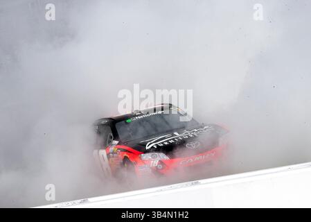 BRISTOL, TN - 19. März 2011: Kyle Busch gewinnt den Scotts EZ Seed 300 auf dem Bristol Motor Speedway (Bild: © ASP/Cal Sport Media/ZUMAPRESS.com) Stockfoto