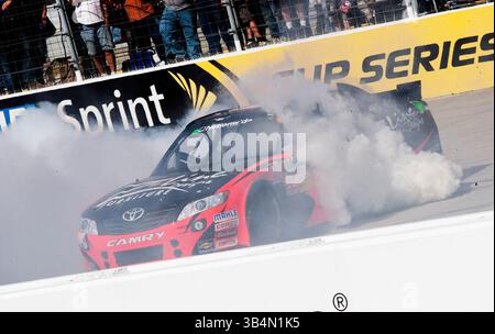 BRISTOL, TN - 19. März 2011: Kyle Busch gewinnt den Scotts EZ Seed 300 auf dem Bristol Motor Speedway (Bild: © ASP/Cal Sport Media/ZUMAPRESS.com) Stockfoto