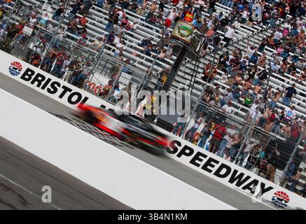 BRISTOL, TN - 19. März 2011: Kyle Busch gewinnt den Scotts EZ Seed 300 auf dem Bristol Motor Speedway (Bild: © ASP/Cal Sport Media/ZUMAPRESS.com) Stockfoto