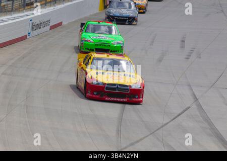 BRISTOL, TN - 20. März 2011: Die Teams der NASCAR Sprint Cup Series gehen auf die Rennstrecke für das Jeff Byrd 500 Rennen auf dem Bristol Motor Speedway in Bristol, TN.(Bild: © ASP/Cal Sport Media/ZUMAPRESS.com) Stockfoto