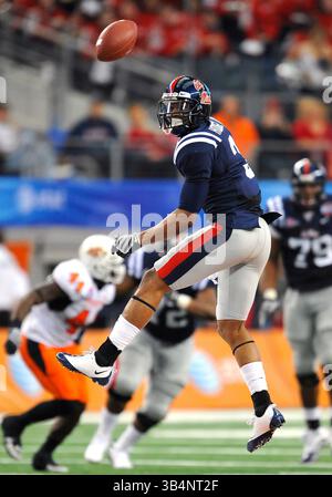 Januar 2009 .Mississippi Wide Receiver Shay Hodge #3 beim AT&T Cotton Bowl Classic 2010 zwischen den Ole Miss Rebels und den Oklahoma State Cowboys im Cowboy Stadium in Arlington, Texas. Ole Miss gewinnt 21-7.(Credit Image: â© Manny Flores/Cal Sport Media)(Credit Image: © Manny Flores/Cal Sport Media/ZUMApress.com) Stockfoto