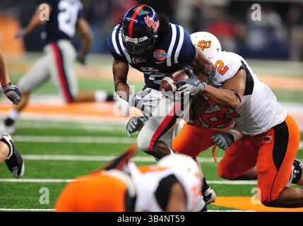 Januar 2009 .Mississippi Wide Receiver Shay Hodge #3 beim AT&T Cotton Bowl Classic 2010 zwischen den Ole Miss Rebels und den Oklahoma State Cowboys im Cowboy Stadium in Arlington, Texas. Ole Miss gewinnt 21-7.(Credit Image: â© Manny Flores/Cal Sport Media)(Credit Image: © Manny Flores/Cal Sport Media/ZUMApress.com) Stockfoto