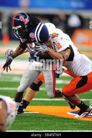 Januar 2009 .Mississippi Wide Receiver Shay Hodge #3 beim AT&T Cotton Bowl Classic 2010 zwischen den Ole Miss Rebels und den Oklahoma State Cowboys im Cowboy Stadium in Arlington, Texas. Ole Miss gewinnt 21-7.(Credit Image: â© Manny Flores/Cal Sport Media)(Credit Image: © Manny Flores/Cal Sport Media/ZUMApress.com) Stockfoto