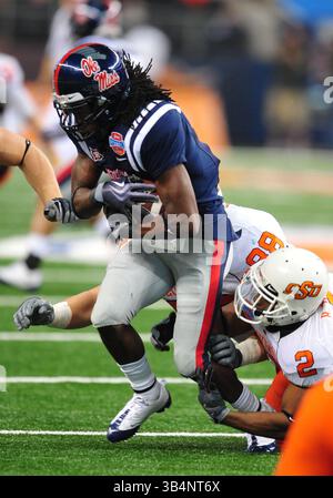 Januar 2009 .Mississippi Wide Receiver Shay Hodge #3 beim AT&T Cotton Bowl Classic 2010 zwischen den Ole Miss Rebels und den Oklahoma State Cowboys im Cowboy Stadium in Arlington, Texas. Ole Miss gewinnt 21-7.(Credit Image: â© Manny Flores/Cal Sport Media)(Credit Image: © Manny Flores/Cal Sport Media/ZUMApress.com) Stockfoto