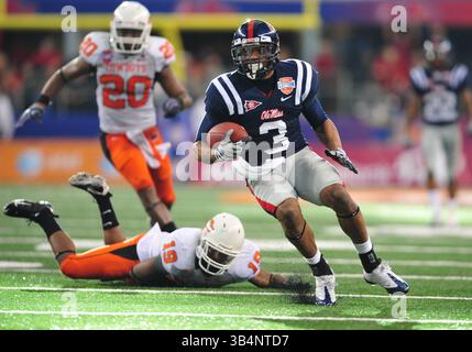 Januar 2009 .Mississippi Wide Receiver Shay Hodge #3 beim AT&T Cotton Bowl Classic 2010 zwischen den Ole Miss Rebels und den Oklahoma State Cowboys im Cowboy Stadium in Arlington, Texas. Ole Miss gewinnt 21-7.(Credit Image: â© Manny Flores/Cal Sport Media)(Credit Image: © Manny Flores/Cal Sport Media/ZUMApress.com) Stockfoto