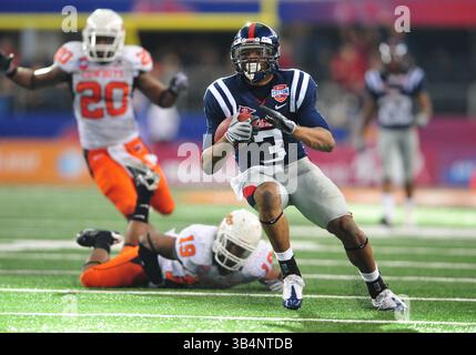 Januar 2009 .Mississippi Wide Receiver Shay Hodge #3 beim AT&T Cotton Bowl Classic 2010 zwischen den Ole Miss Rebels und den Oklahoma State Cowboys im Cowboy Stadium in Arlington, Texas. Ole Miss gewinnt 21-7.(Credit Image: â© Manny Flores/Cal Sport Media)(Credit Image: © Manny Flores/Cal Sport Media/ZUMApress.com) Stockfoto