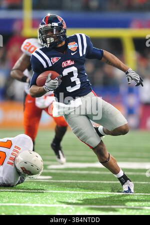 Januar 2009 .Mississippi Wide Receiver Shay Hodge #3 beim AT&T Cotton Bowl Classic 2010 zwischen den Ole Miss Rebels und den Oklahoma State Cowboys im Cowboy Stadium in Arlington, Texas. Ole Miss gewinnt 21-7.(Credit Image: â© Manny Flores/Cal Sport Media)(Credit Image: © Manny Flores/Cal Sport Media/ZUMApress.com) Stockfoto