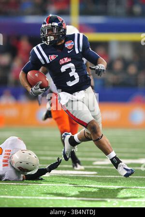 Januar 2009 .Mississippi Wide Receiver Shay Hodge #3 beim AT&T Cotton Bowl Classic 2010 zwischen den Ole Miss Rebels und den Oklahoma State Cowboys im Cowboy Stadium in Arlington, Texas. Ole Miss gewinnt 21-7.(Credit Image: â© Manny Flores/Cal Sport Media)(Credit Image: © Manny Flores/Cal Sport Media/ZUMApress.com) Stockfoto