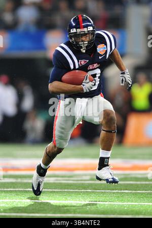 Januar 2009 .Mississippi Wide Receiver Shay Hodge #3 beim AT&T Cotton Bowl Classic 2010 zwischen den Ole Miss Rebels und den Oklahoma State Cowboys im Cowboy Stadium in Arlington, Texas. Ole Miss gewinnt 21-7.(Credit Image: â© Manny Flores/Cal Sport Media)(Credit Image: © Manny Flores/Cal Sport Media/ZUMApress.com) Stockfoto